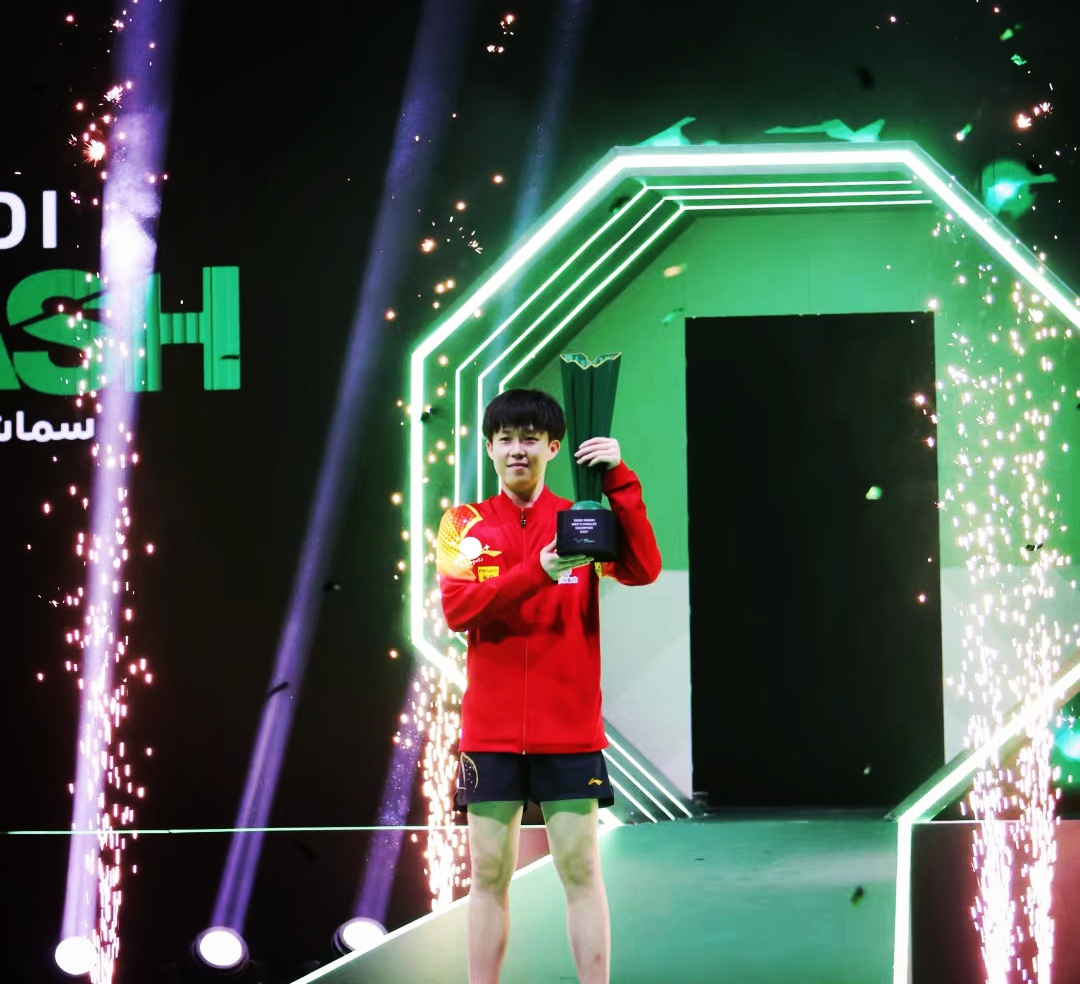 爱游戏平台-DWG观众热烈欢呼！，科维托娃迎来十五赛季出色发挥赛场气氛高涨的简单介绍-爱游戏平台