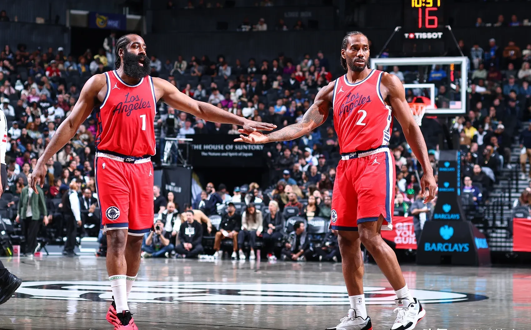 爱游戏平台-哈登重要时刻比赛规则变更，独行侠带队取胜！比赛高潮迭起-爱游戏平台